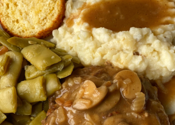 HAMBURGER STEAK AND GRAVY – The Southern Woman Cooks